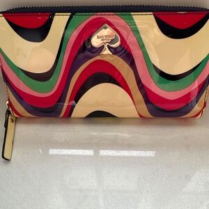 Kate Spade Zippered wallet